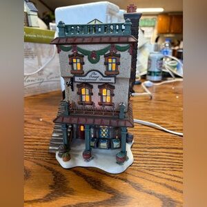 DEPT 56 LEEDS OYSTER HOUSE NO CHIPS BREAKS OR CRACKS